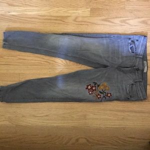 Zara Basic Z1975 Denim Jeans w/ floral stitch